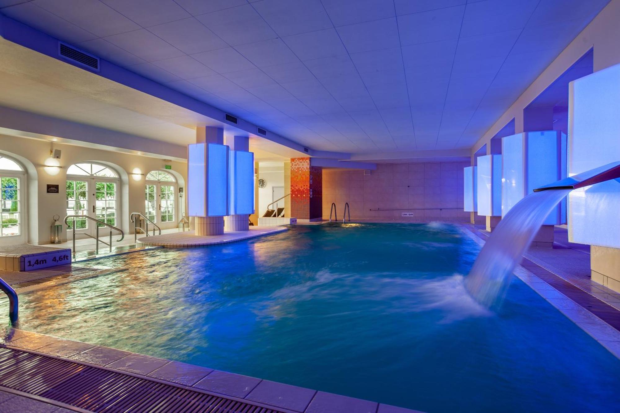 ホテル ソフィテル グランド ソポト エクステリア 写真 The swimming pool at the hotel