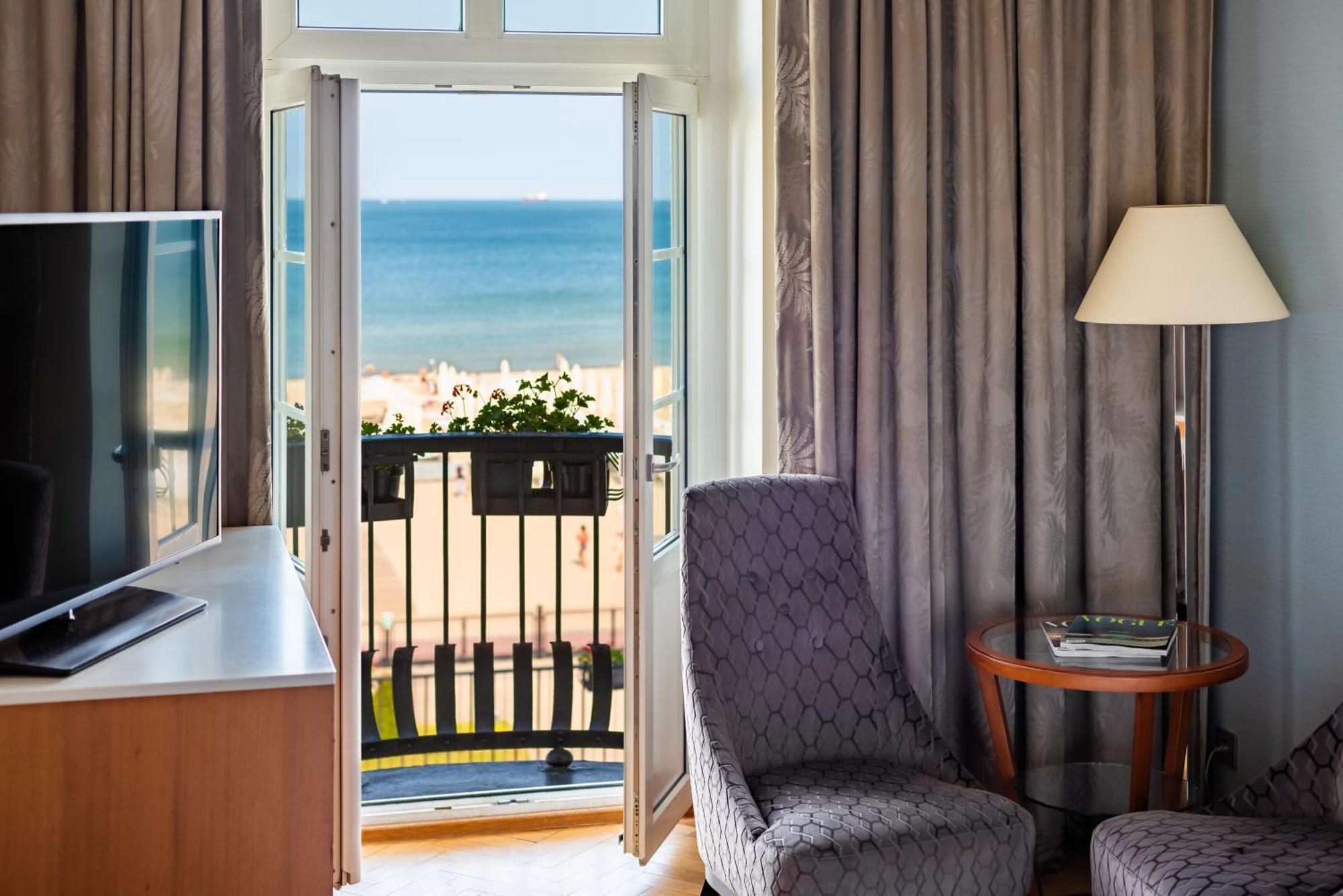 ホテル ソフィテル グランド ソポト エクステリア 写真 A room at the hotel