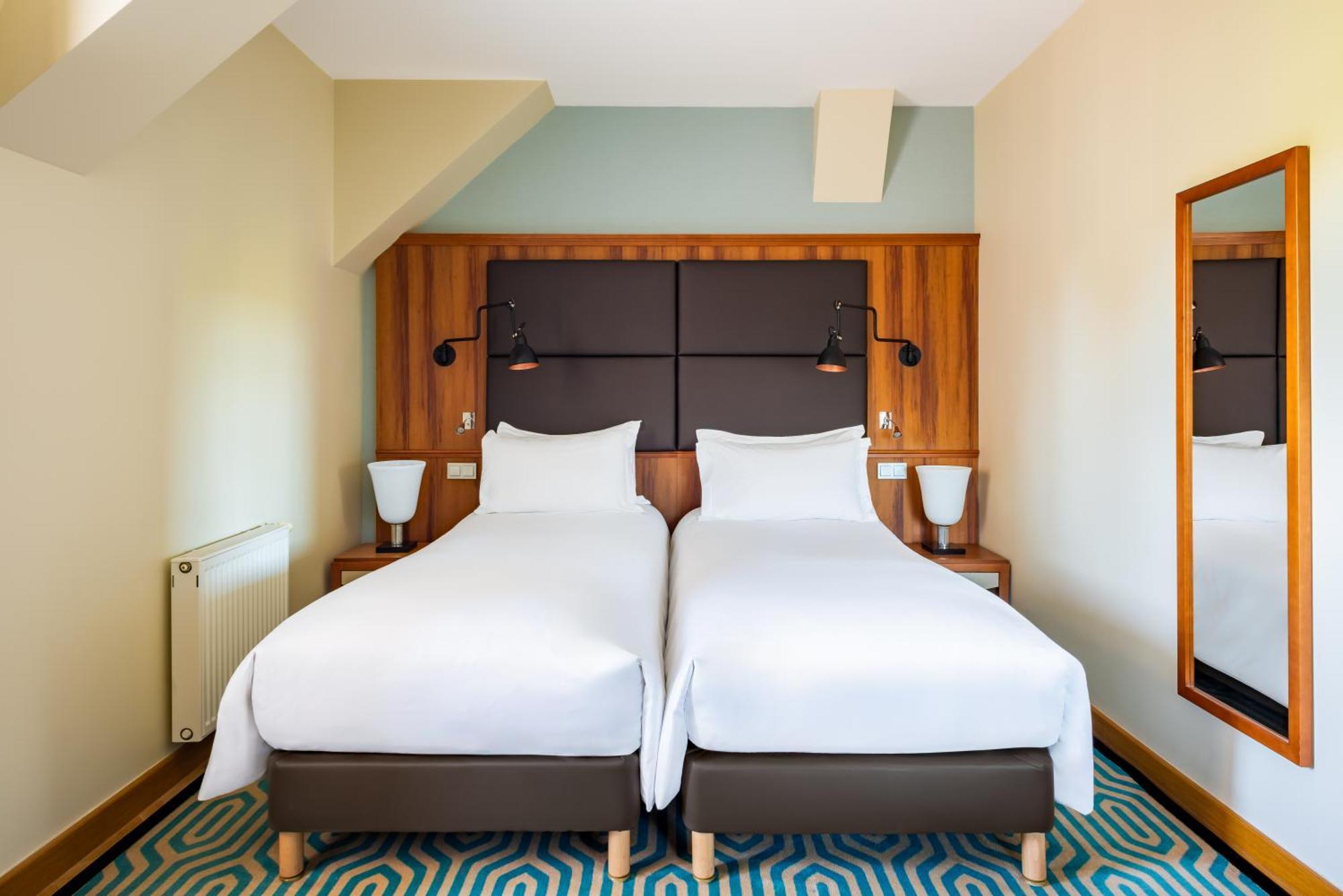 ホテル ソフィテル グランド ソポト エクステリア 写真 A typical room at the hotel
